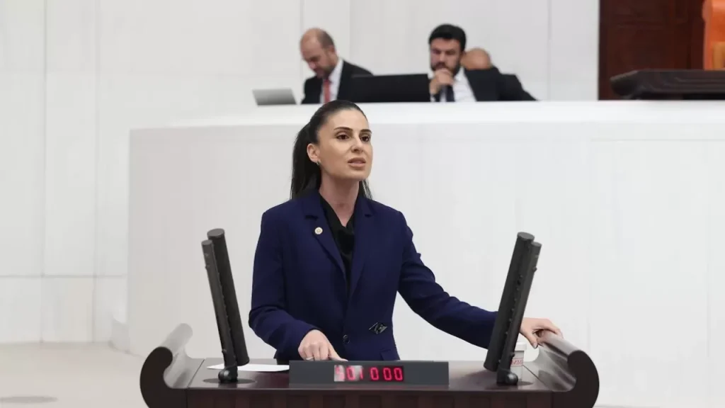 Gizem Özcan Genel Kurul’da Muğla’daki Fahiş Kiralara Dikkat Çekti!