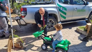 Fidan Dağıtımı Şenlik Havasında Geçti!